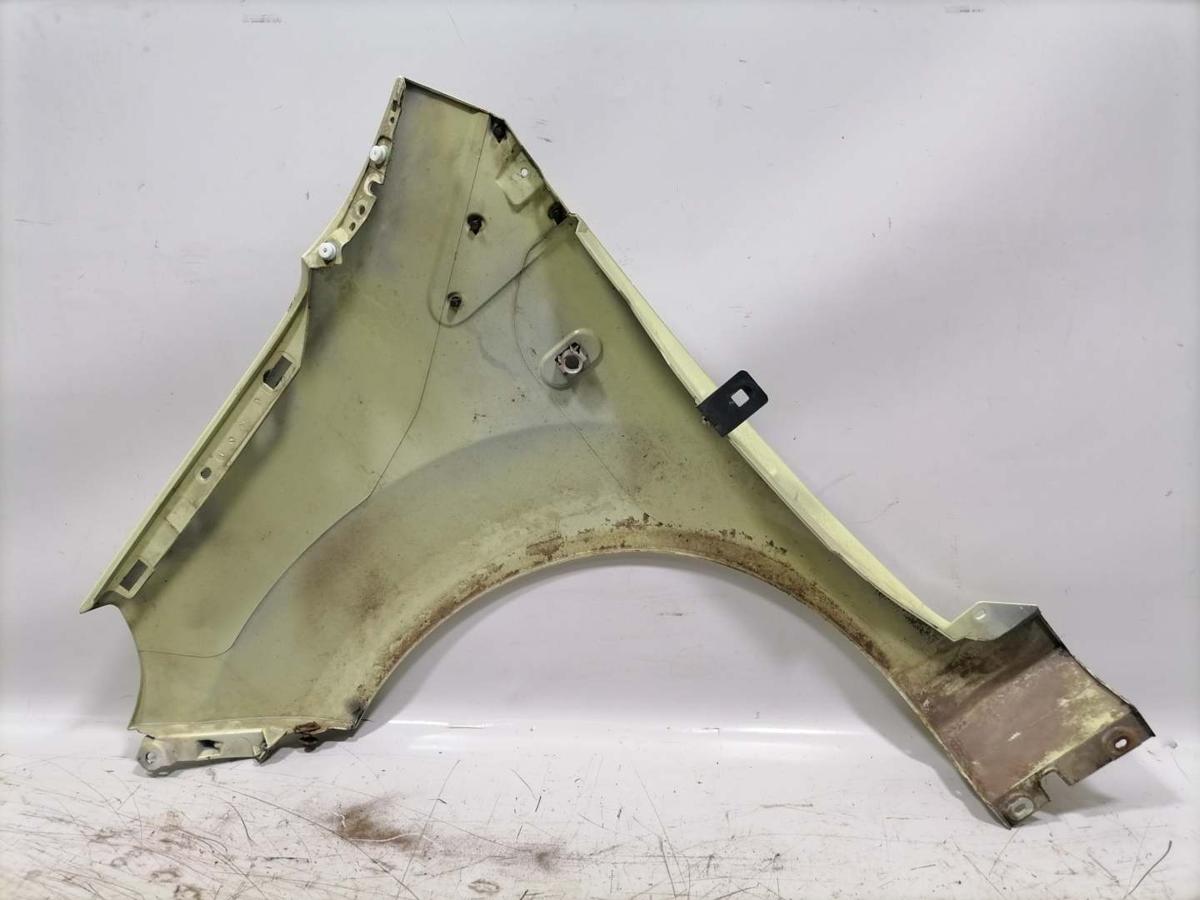 Renault Twingo 2 original Kotfl&uuml;gel vorn rechts OVF91 Gr&uuml;n BJ09